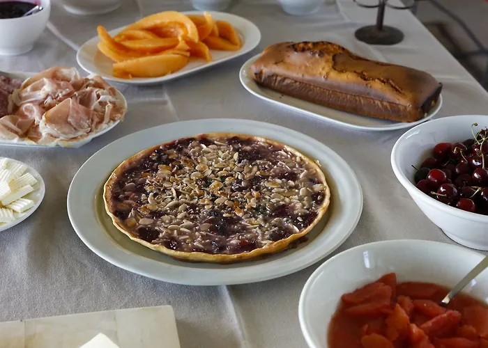 Podere Ferranesi 호텔 *